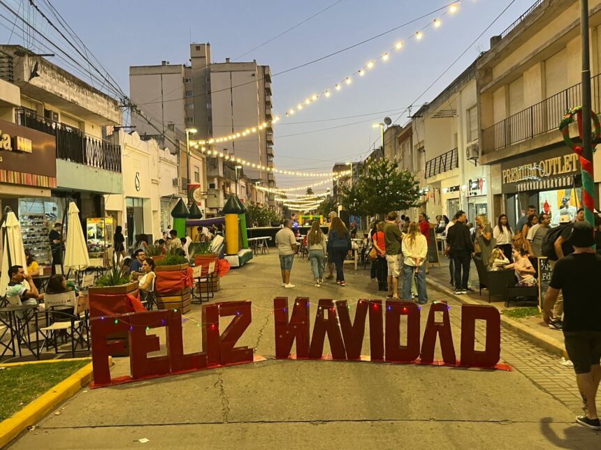 Colorido Paseo Navideño en la “cuadra larga” de Belgrano, una iniciativa de los comerciantes con apoyo del Gobierno municipal