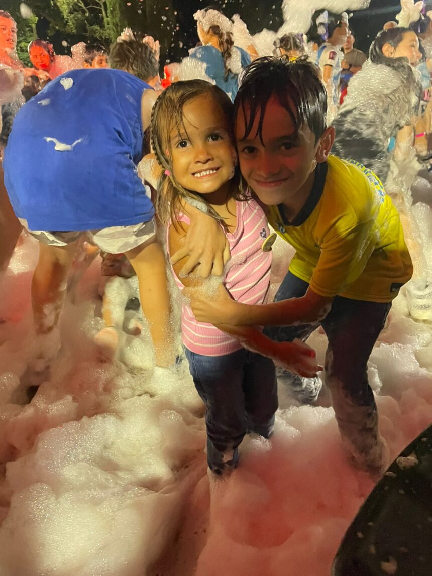 Las Escuelas y Juventudes Deportivas cerraron el año con una “Fiesta de la Espuma”