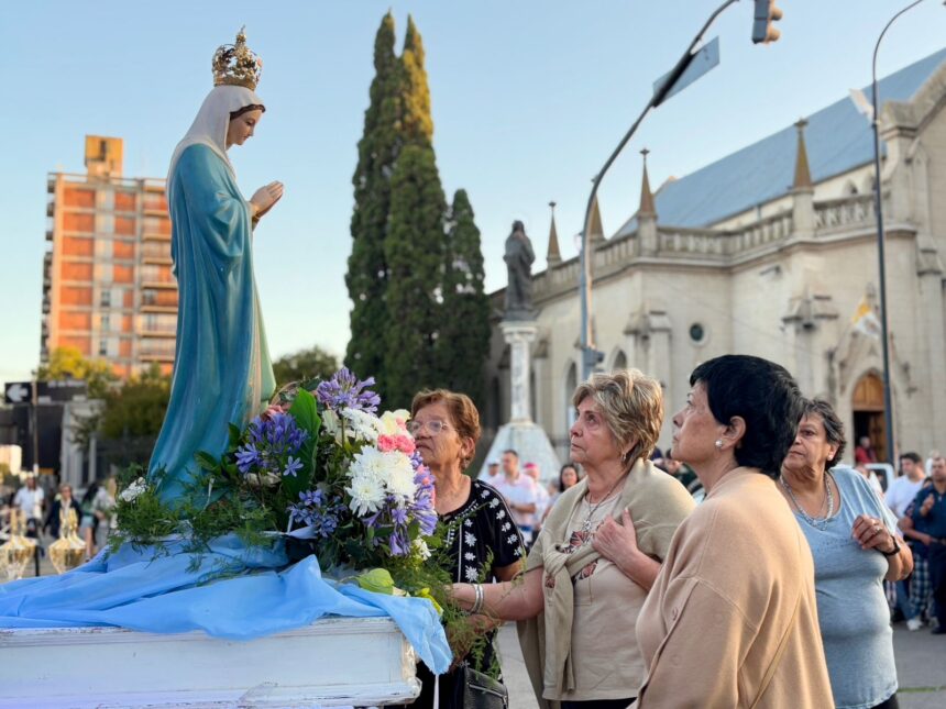 La comunidad venadense se volcó a la plaza San Martín para celebrar las Fiestas Patronales