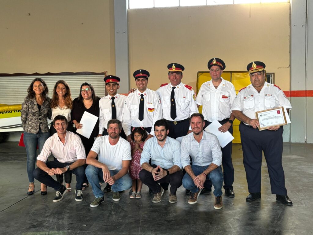 Reconocen a Bomberos venadenses que efectuaron tareas de rescate en derrumbe de Villa Gesell
