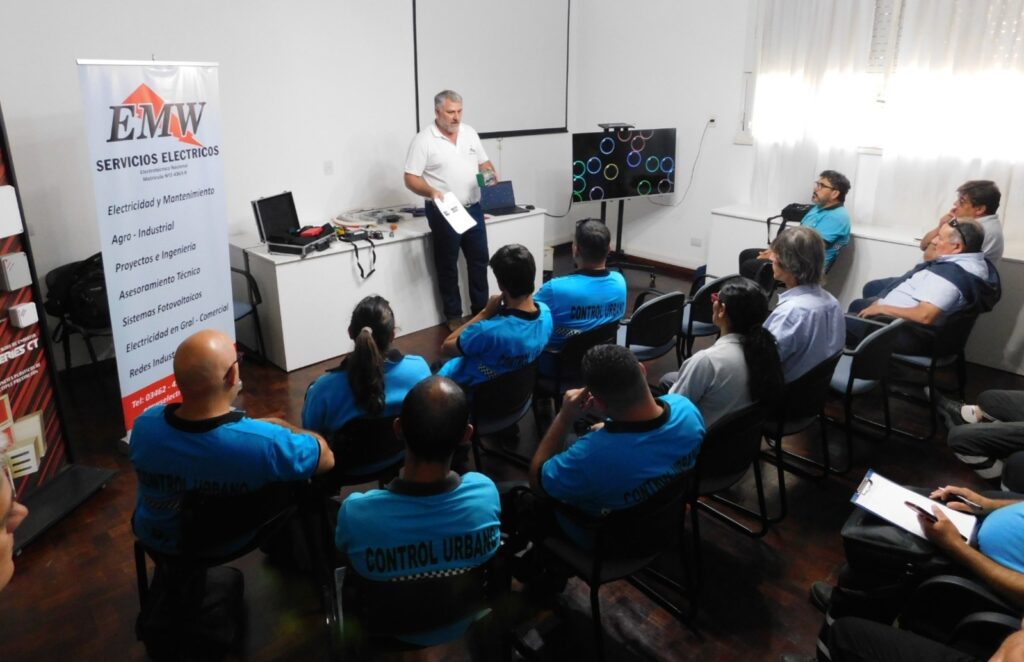 Trabajadores municipales de Control se capacitaron en Riesgo Eléctrico