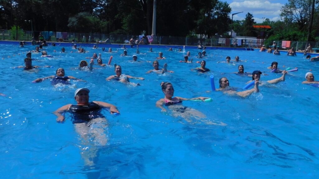 “Verano en Venado”: actividades acuáticas para adultos en la pileta del Parque Municipal