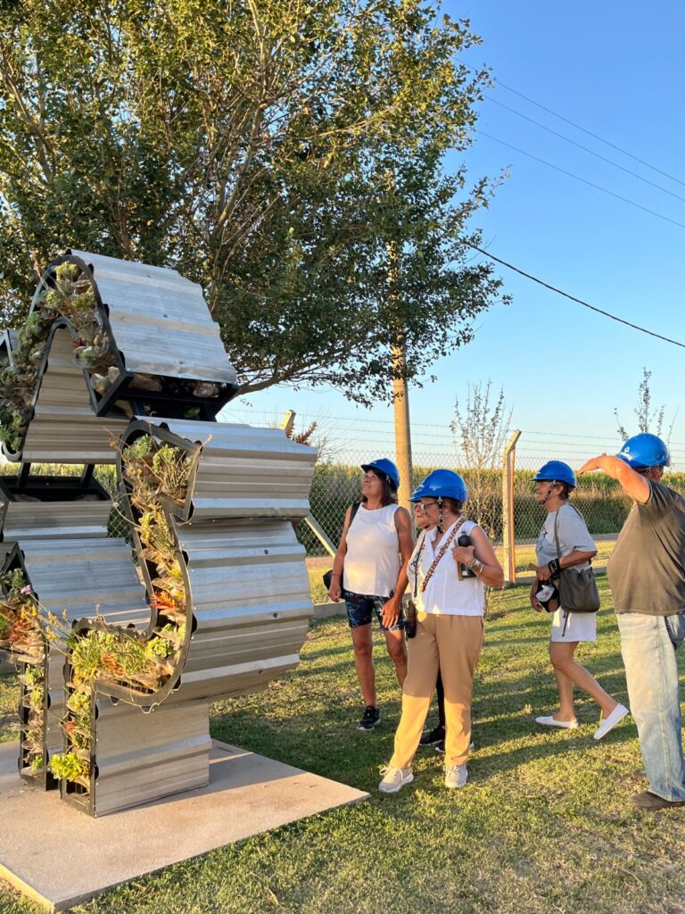 La colonia de Adultos Mayores visitó la Planta de Tratamiento de Residuos