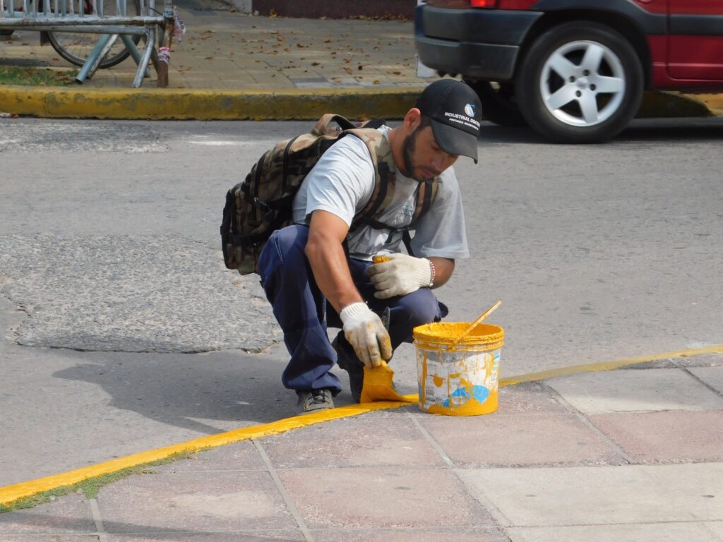 Avanzan los trabajos de demarcación vial en calles céntricas