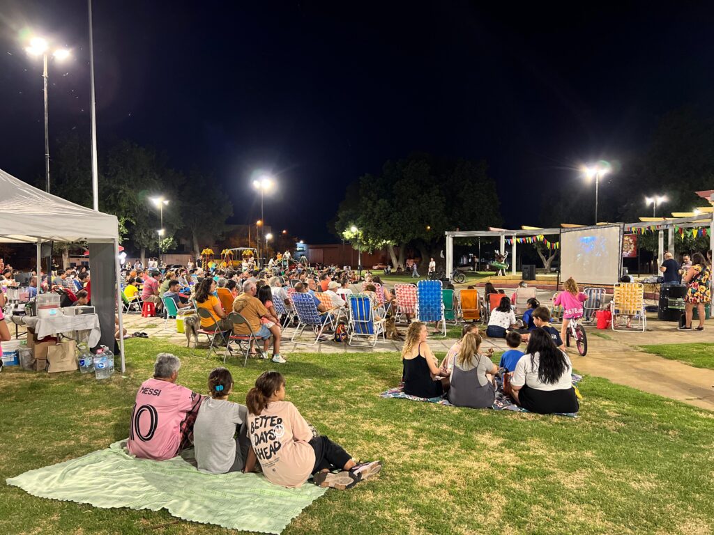 “Verano en Venado”: con la proyección de “Sing 2” en plaza España comenzó “Cine bajo las Estrellas 2025”