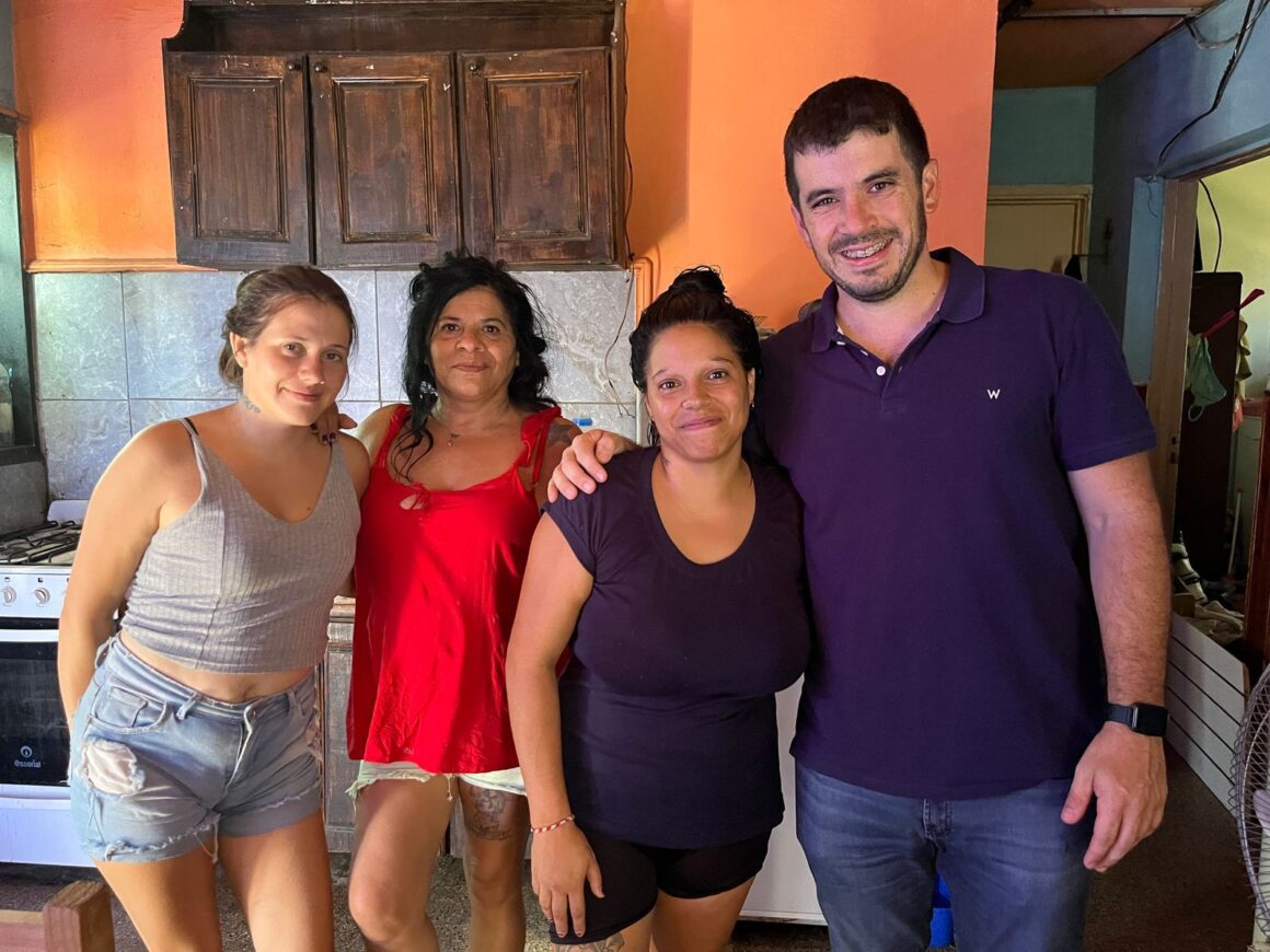 La casa propia más cerca: Chiarella sorprendió a los suplentes de «Nuestro Terreno 4»