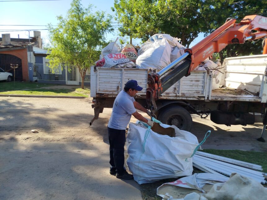 Recolección de restos verdes y de obra para la Zona 2