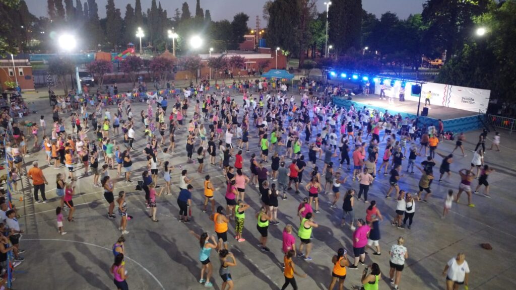 “Verano en Venado”: el playón del parque fue el centro de una noche a puro ritmo