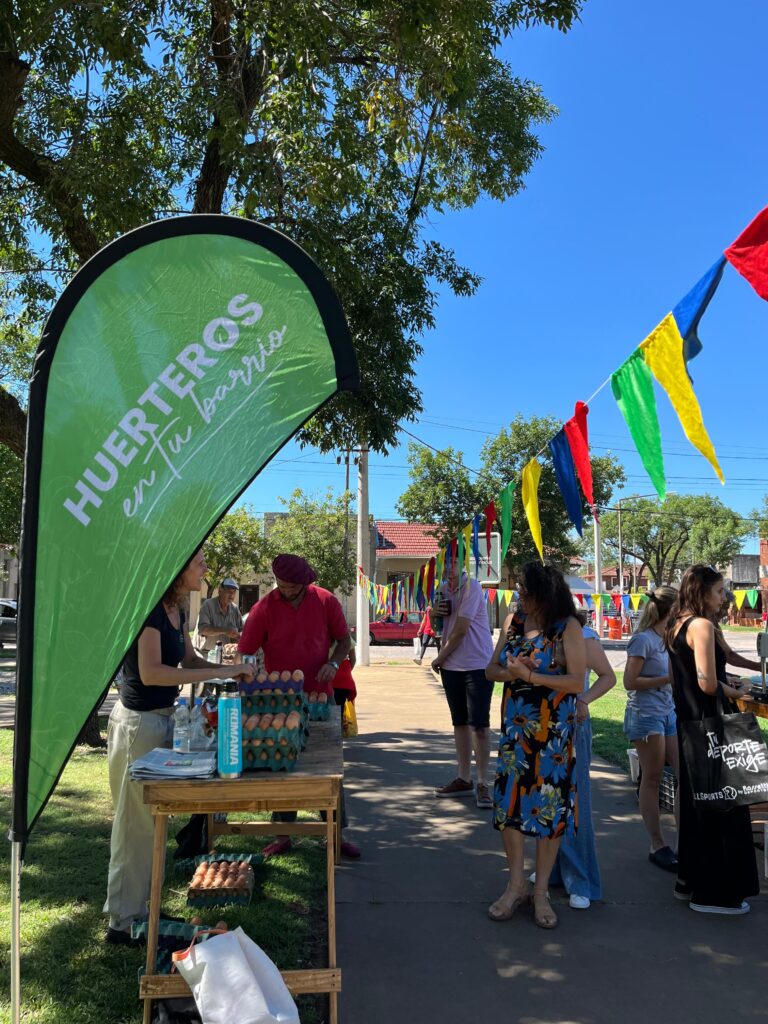 Incentivando la producción local: “Huerteros en tu Barrio” estuvo presente en la plaza Vera Peñaloza