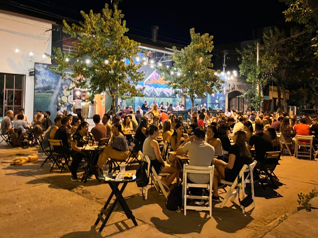 Verano en Venado. Los vecinos de la ciudad y la región se siguen sumando a la “Noche de Bares”