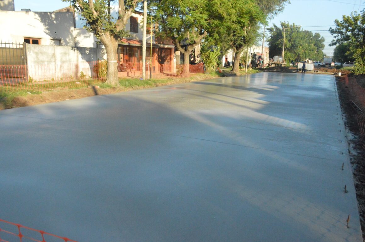 Ciudad en crecimiento. El Gobierno municipal ejecuta una cuadra más de pavimento en calle Junín