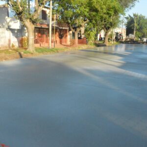 Ciudad en crecimiento. El Gobierno municipal ejecuta una cuadra más de pavimento en calle Junín
