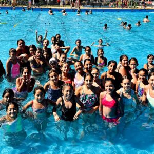 Los alumnos de la Escuela de Natación y Deportiva disfrutaron de una divertida y colorida Jornada Acuática