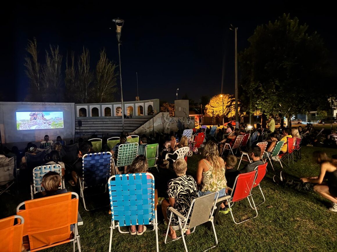 Verano en Venado. “Cine Bajo las Estrellas” en la plazoleta Don Lucas