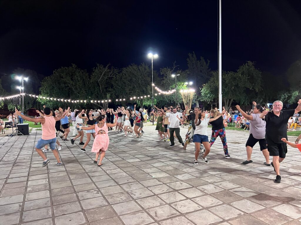 Verano en Venado: Exitoso último encuentro de “Nuestros Patios Susurran” en la plaza España