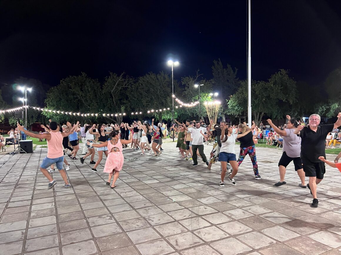 Verano en Venado: Exitoso último encuentro de “Nuestros Patios Susurran” en la plaza España