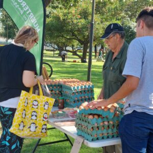 Huerteros y canje de reciclables por ecomonedas en el barrio San Martín