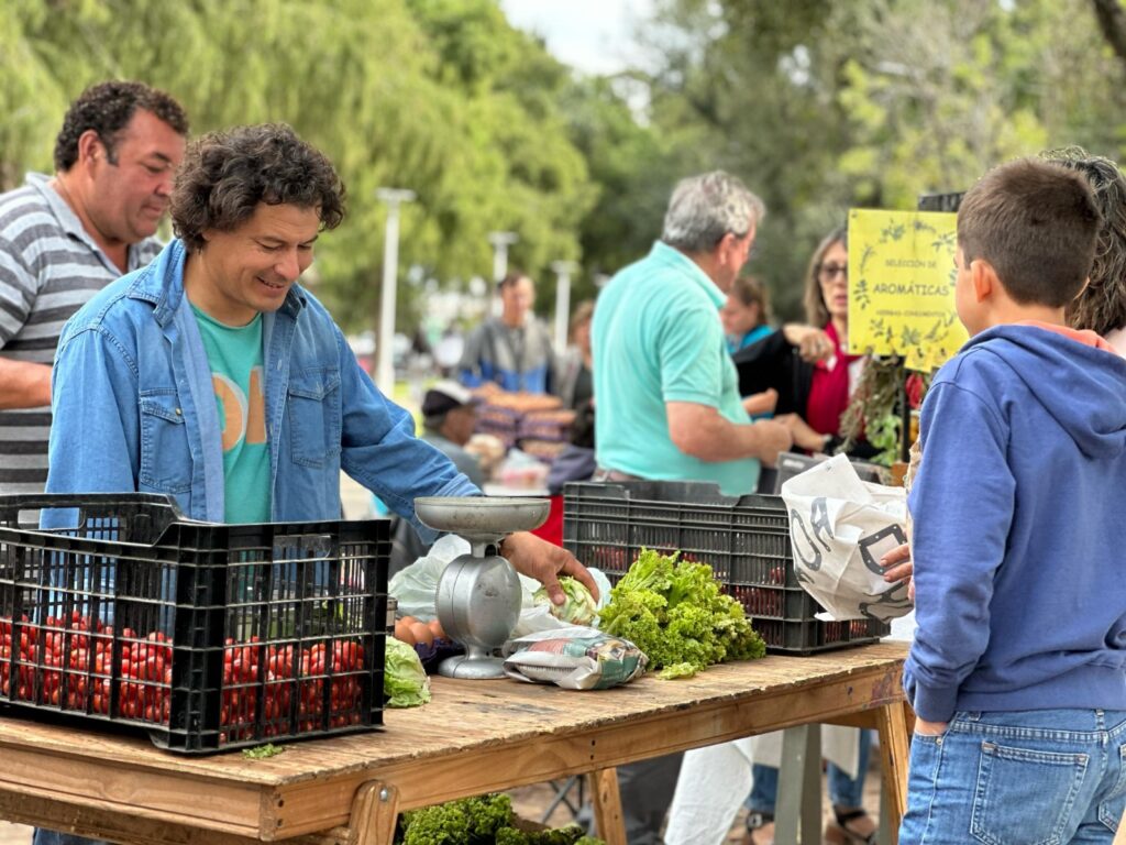 La plaza De la Democracia vuelve a cobijar a los “Huerteros en tu Barrio”