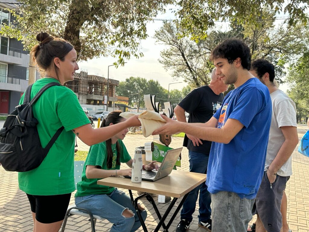 “Objetivo Cierre Basural”: buena respuesta de vecinos en otra jornada de canje de reciclables por Ecotachos