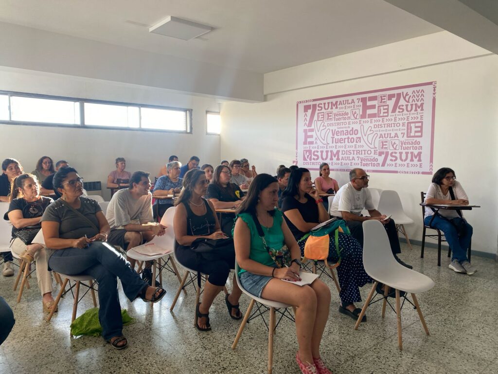 Emprendedores se capacitaron en Redes Sociales para promoción y venta online de sus productos