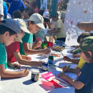 Música, alegría y color marcaron el inicio de la colonia “Un Mundo por Descubrir”