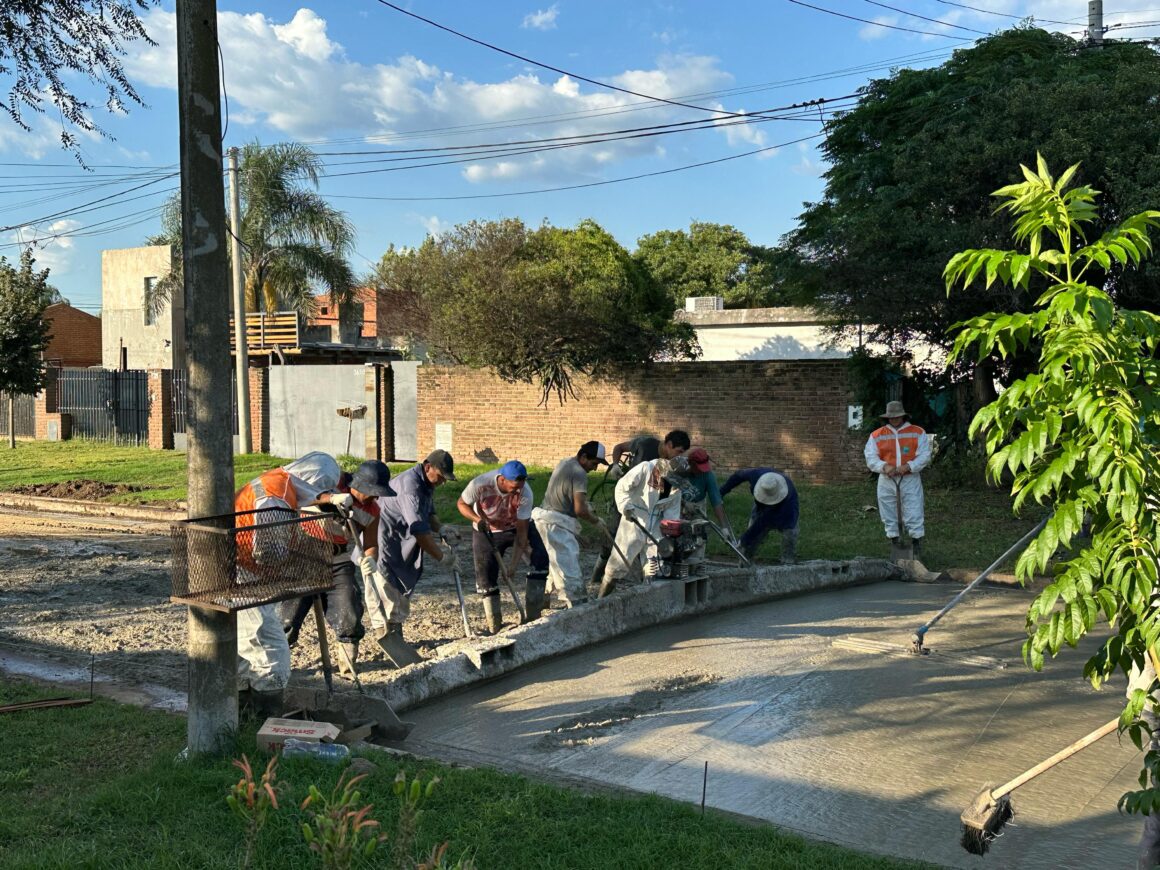 El Gobierno municipal suma una nueva cuadra de pavimento en el barrio Malvinas Argentinas