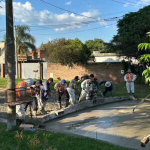 El Gobierno municipal suma una nueva cuadra de pavimento en el barrio Malvinas Argentinas