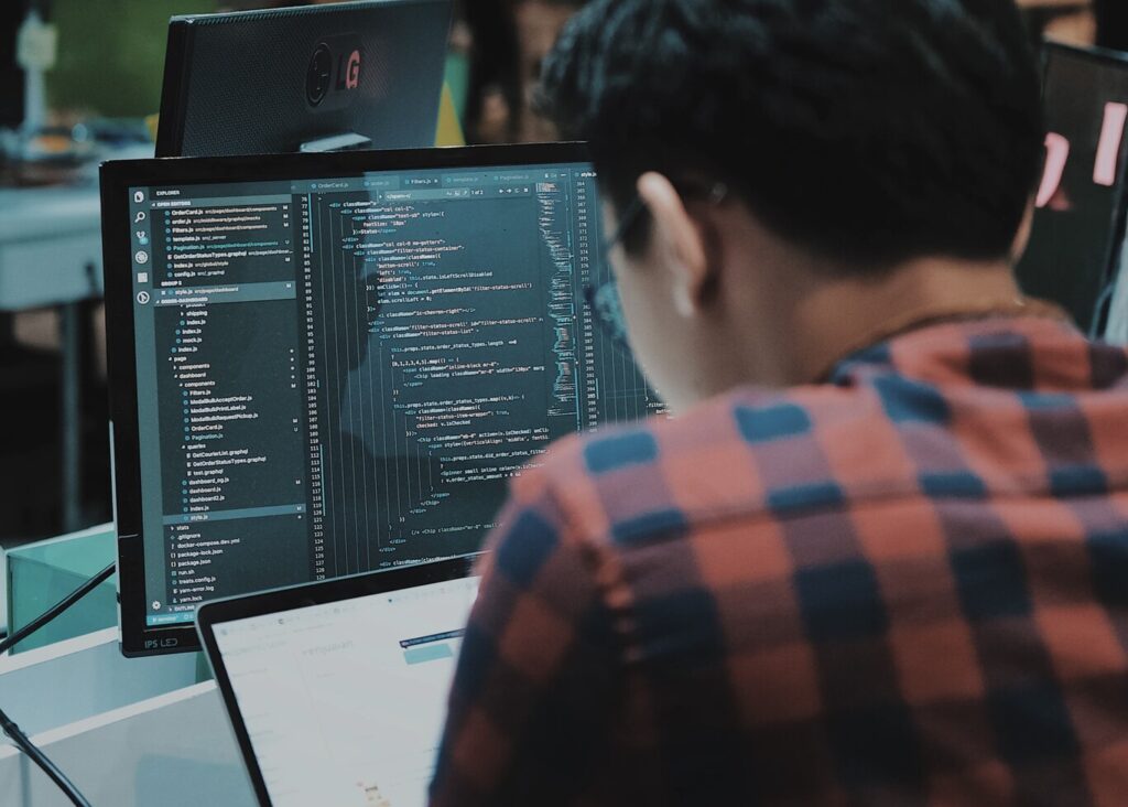 “Conecta Empleo” ofrece una capacitación destinada a descubrir la tecnología, más allá de la programación