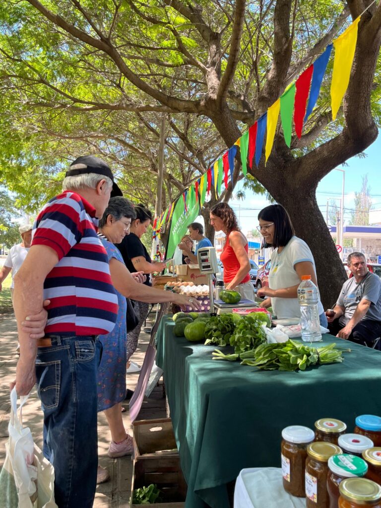 Producción de calidad: otro miércoles de Feria Huertera en plaza Italia