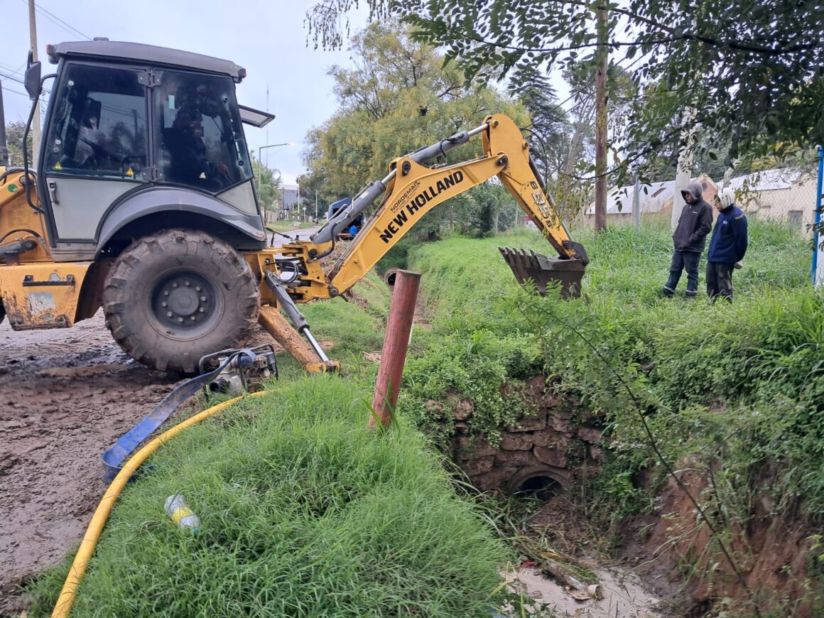 Estado presente: cuadrillas municipales avanzan con obras de desagüe en los barrios de la ciudad