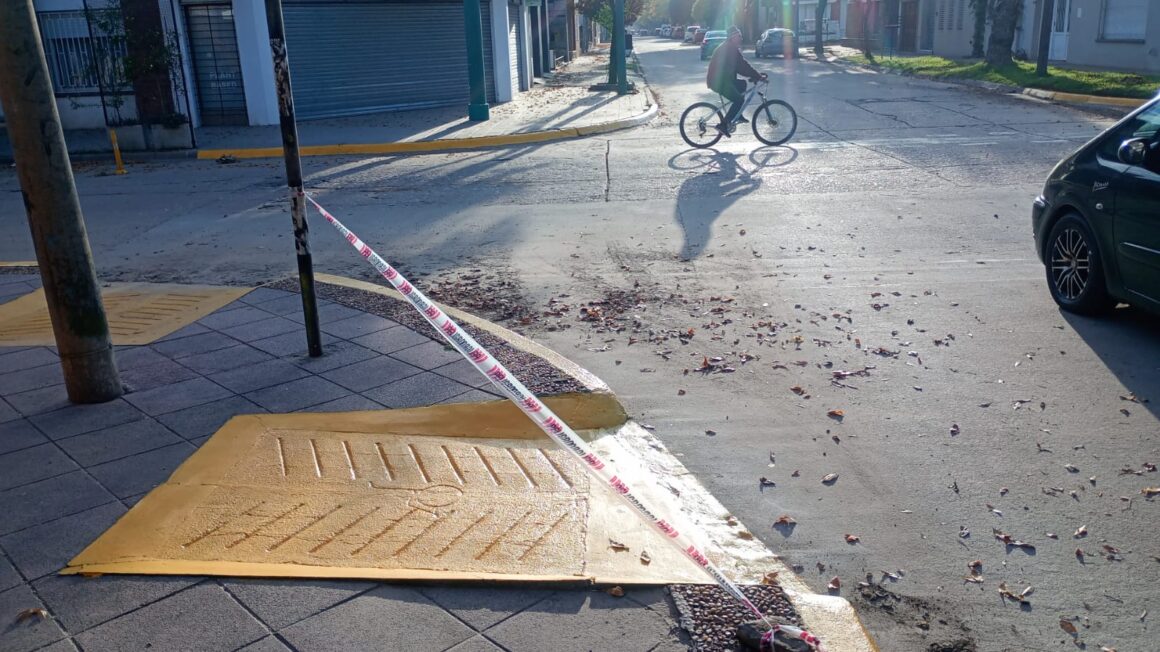 Prosigue el plan de demarcación de reductores de velocidad en los barrios