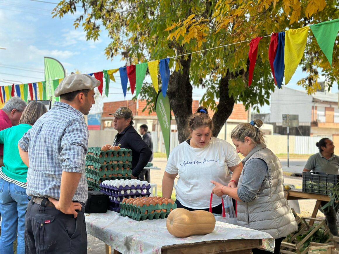 Feria en el Centro I: “Huerteros en tu Barrio” cierra el mes de abril en la plaza Padre Giraldi