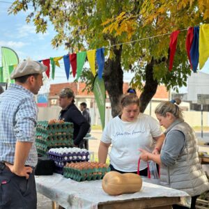 Feria en el Centro I: “Huerteros en tu Barrio” cierra el mes de abril en la plaza Padre Giraldi