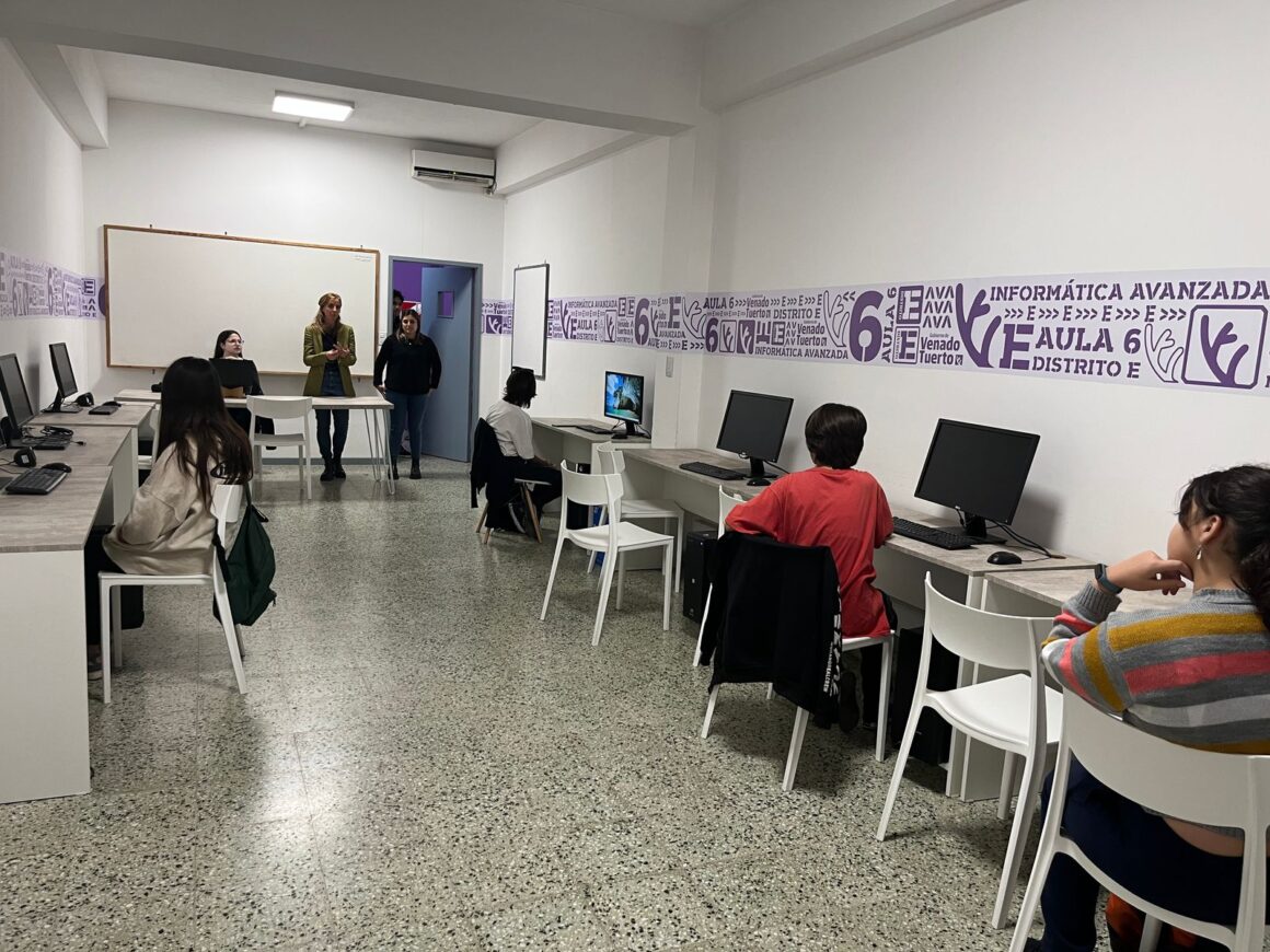 “Conecta Empleo”: chicas programadoras ya se capacitan en Inteligencia Artificial