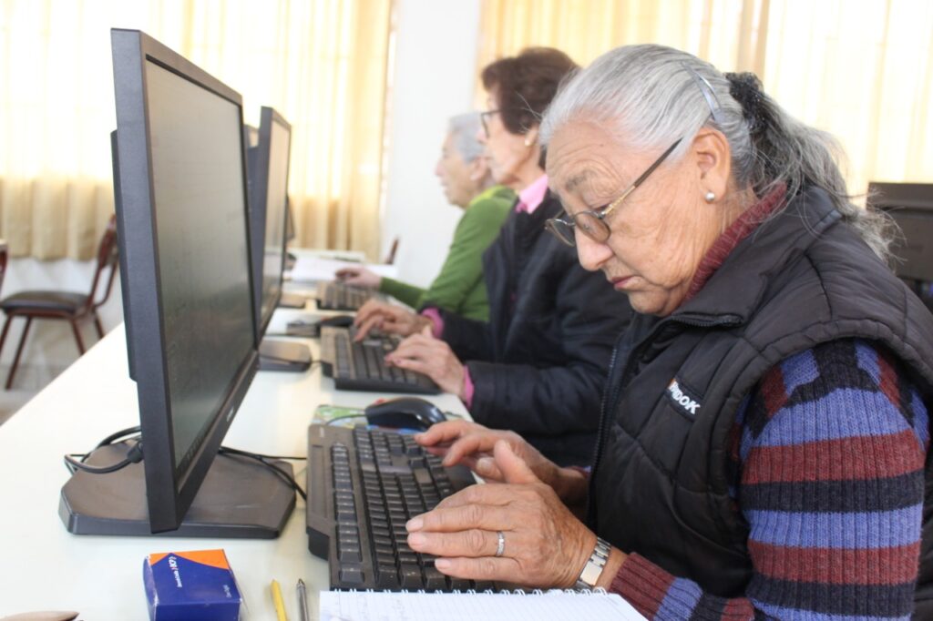 Computación para Adultos Mayores: Taller de Alfabetización Digital en el CIC