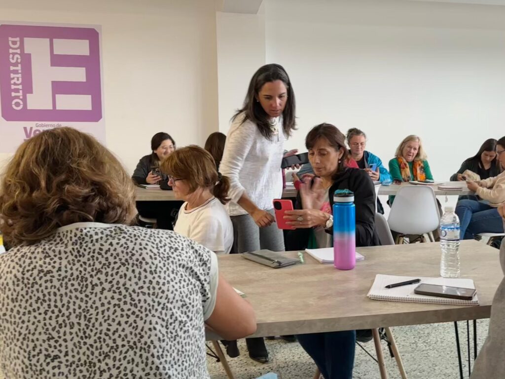 Emprendedores se capacitaron en creación de reels atractivos para redes sociales