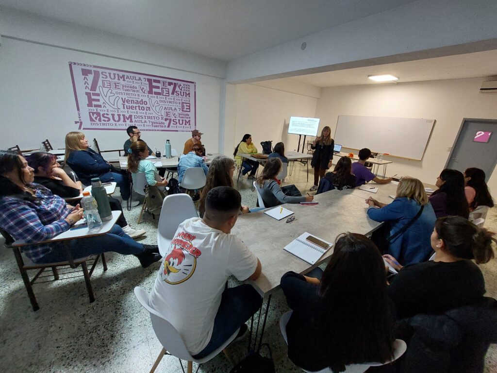 Emprendedores se capacitaron en “Industria textil y marcas desde cero”