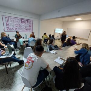 Emprendedores se capacitaron en «Industria textil y marcas desde cero»