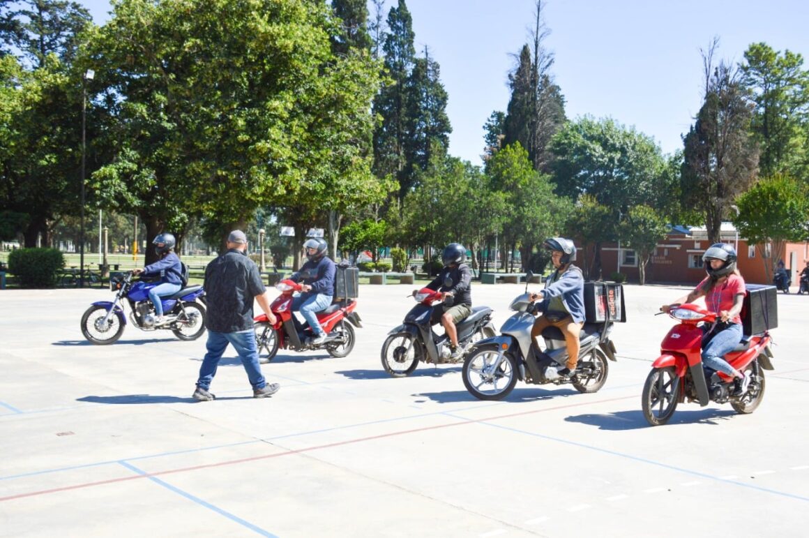 Clínica de Conducción Segura de Moto en plaza San Martín