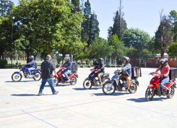 Clínica de Conducción Segura de Moto en plaza San Martín
