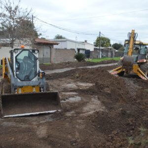 Inicio de semana a todo ritmo: Movimiento de suelo para obra de pavimento en Martí y Las Heras