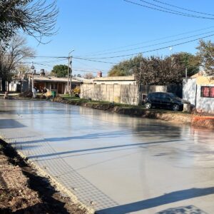 Otra cuadra de pavimento en el barrio Malvinas Argentinas