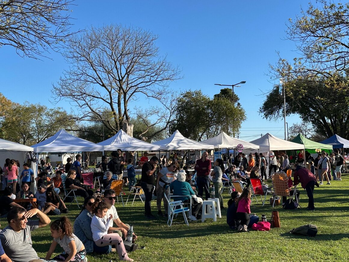 Gran concurrencia de vecinos del barrio San Vicente en el Paseo de la Ciudad