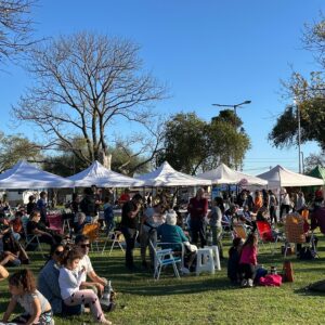 Gran concurrencia de vecinos del barrio San Vicente en el Paseo de la Ciudad