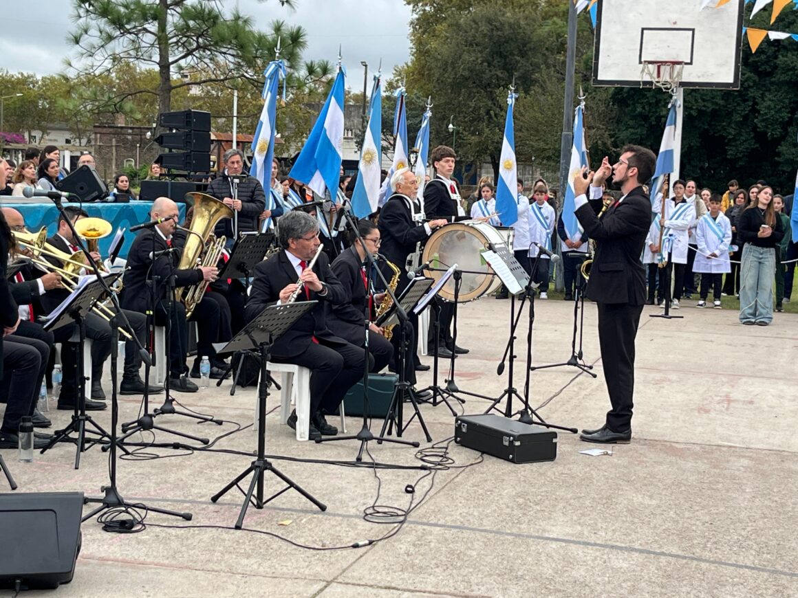 Venado Tuerto conmemoró el 215º Aniversario de la Revolución de Mayo pidiendo “Por una Patria que abrace a todos los argentinos”