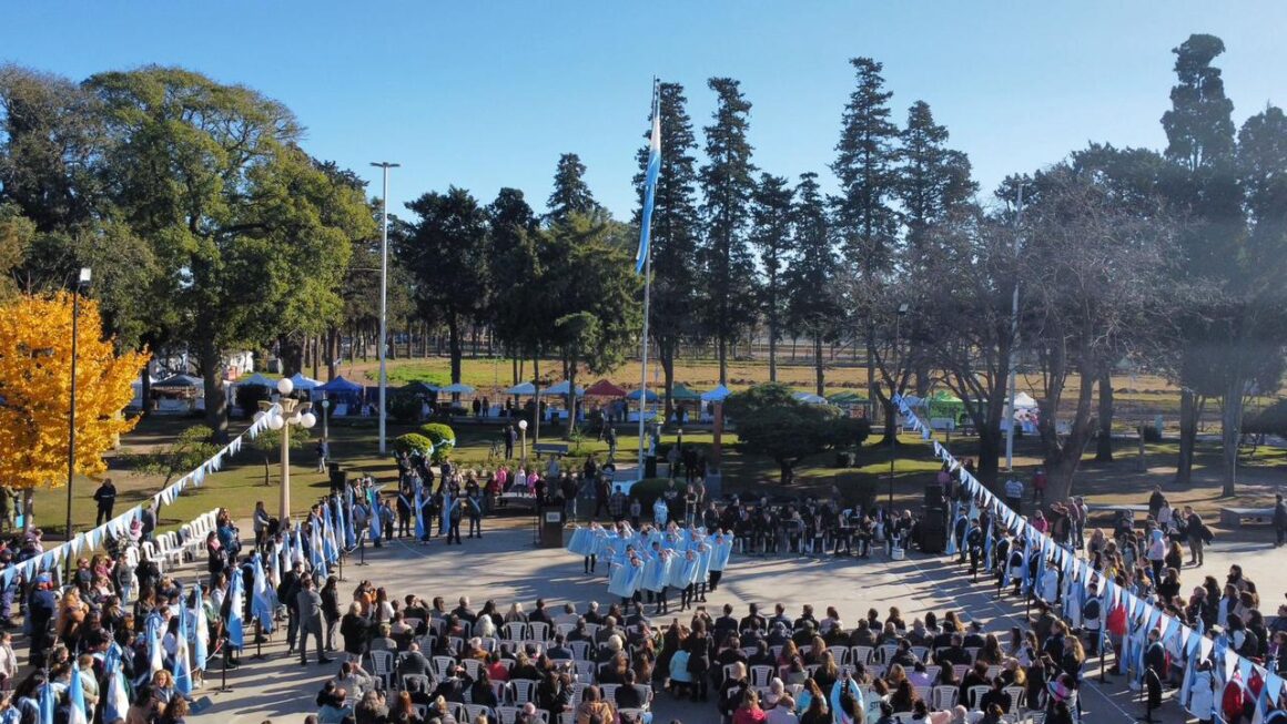 Importante rescate de la figura del general Manuel Belgrano en el acto por el Día la Bandera