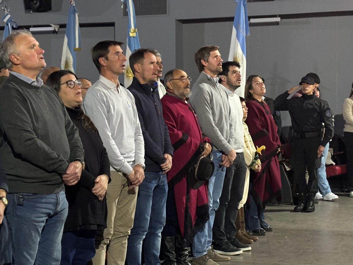 Emotivo homenaje a Güemes en el Cultural, en el Día de la Libertad Latinoamericana