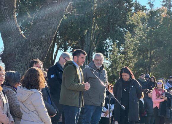 Emotiva toma de Promesa de Lealtad a la Bandera a alumnos de 4º grado por parte de los Veteranos de Malvinas