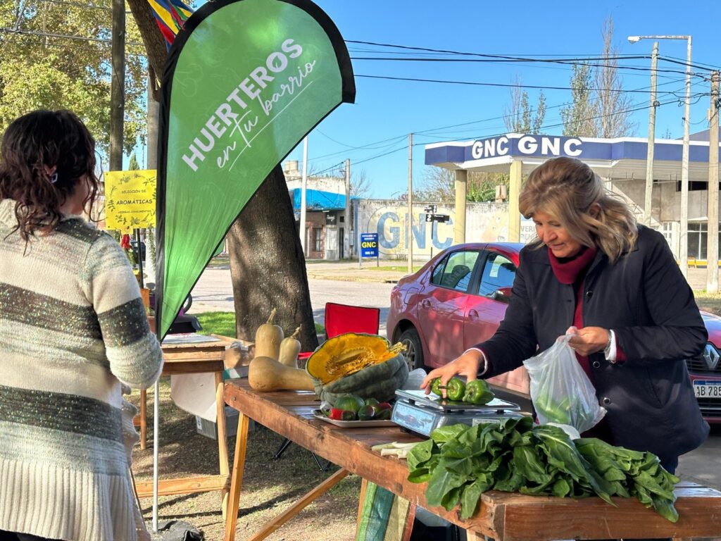 “Huerteros en tu Barrio” abre junio en la plaza Rosario Vera Peñaloza