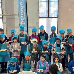 La feria dominguera debutó en gimnasio escolar con Taller para Cocineritos y ensayo del Pericón